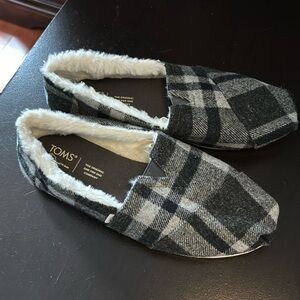 Women’s Tom’s shoes size 9
